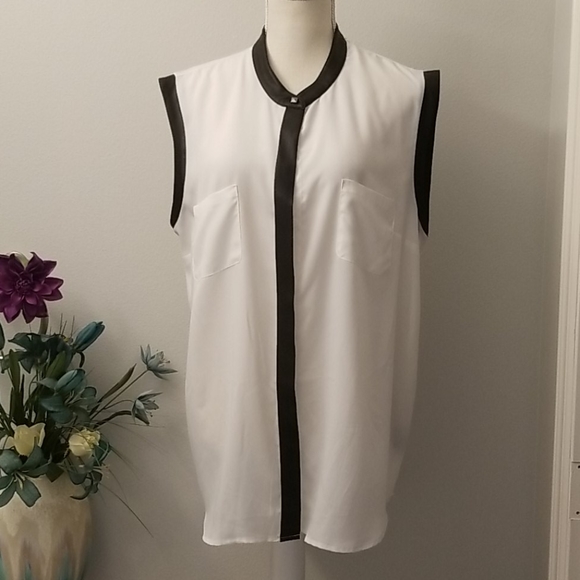 Banana Republic Tops - Banana Republic White & Black Blouse